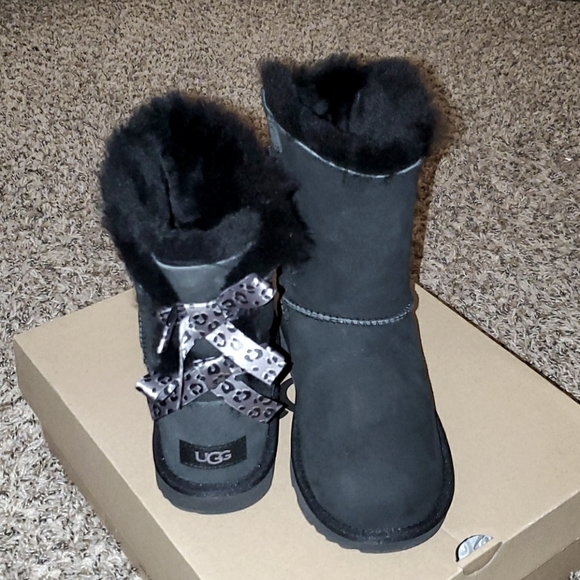 Bailey Bow II Exotic - Picture 2 of 3